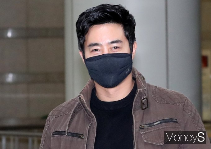 [머니S포토] 우크라 참전 '이근' 여권법위반·도주치상 혐의 첫 공판