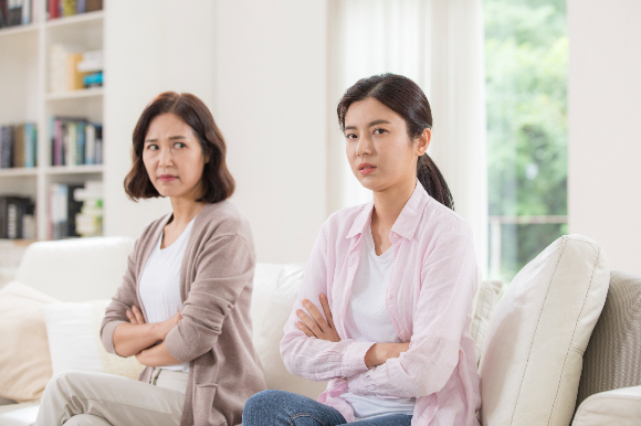 시어머니로부터 걸려 온 전화를 받으면서 "여보세요"라고 했다가 혼났다는 며느리의 사연이 공개됐다. /사진=이미지투데이