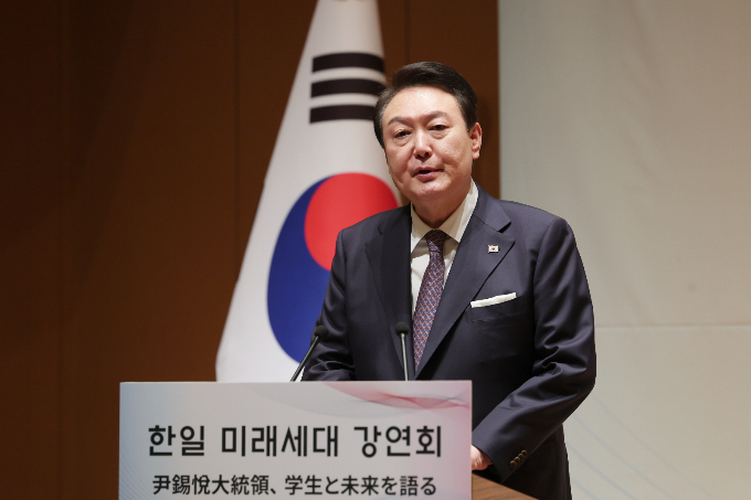 대통령실이 한·일 정상회담에서 '독도 영유권' '위안부 합의' 등이 논의됐다는 일본 측 보도에 대해 유감을 표하며 재발방지를 당부했다. 사진은 지난 17일 일본 도쿄 게이오대에서 열린 한일 미래세대 강연회에서 강연하는 윤 대통령. /사진=대통령실 제공