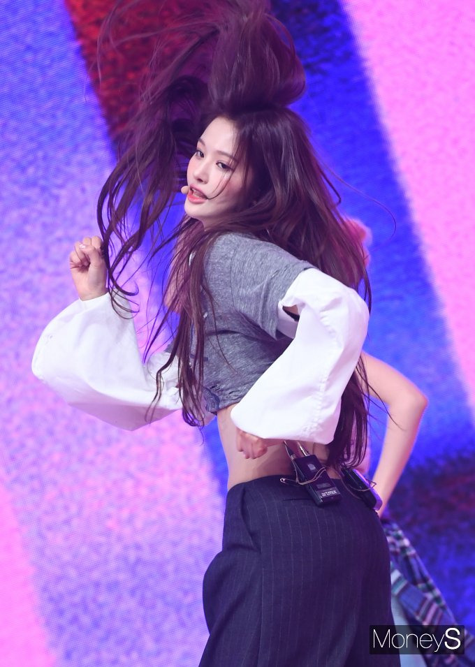 [머니S포토] 엔믹스 설윤 '찰랑이는 머릿결~'