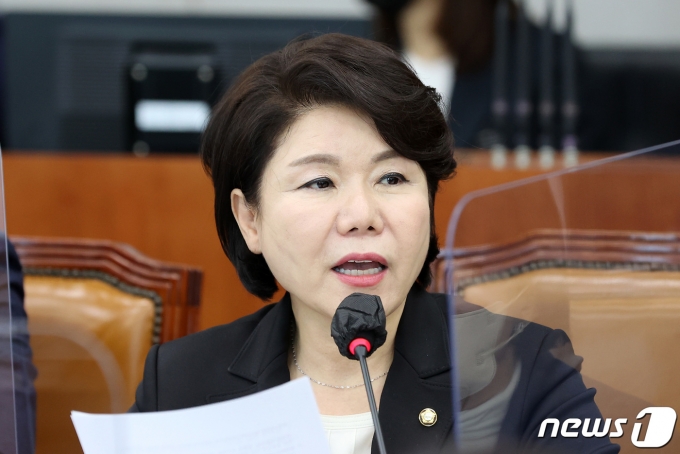 조은희 국민의힘 의원이 2일 서울 여의도 국회에서 열린 운영위원회의 국가인권위원회에 대한 국정감사에서 박진 국가인권위원회 사무총장에게 질의하고 있다. 2022.11.2/뉴스1 ⓒ News1 조태형 기자