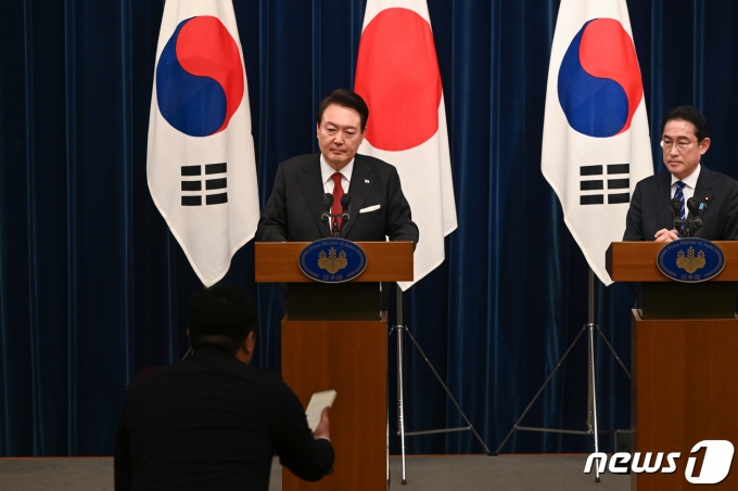 윤석열 대통령과 기시다 후미오 일본 총리가 지난 16일 도쿄 총리 관저에서 공동기자회견을 하고 있다. (대통령실 제공) 2023.3.16/뉴스1 ⓒ News1 안은나 기자