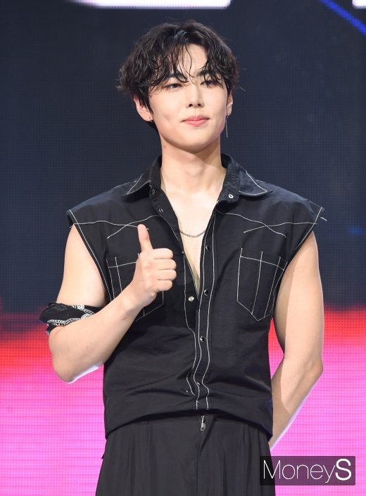 그룹 SF9 재윤이 21일 육군 현역으로 입대한다. 사진은 지난 2019년 6월17일 7번째 미니앨범 'RPM(알피엠)' 쇼케이스를 진행하는 재윤. /사진=장동규 기자