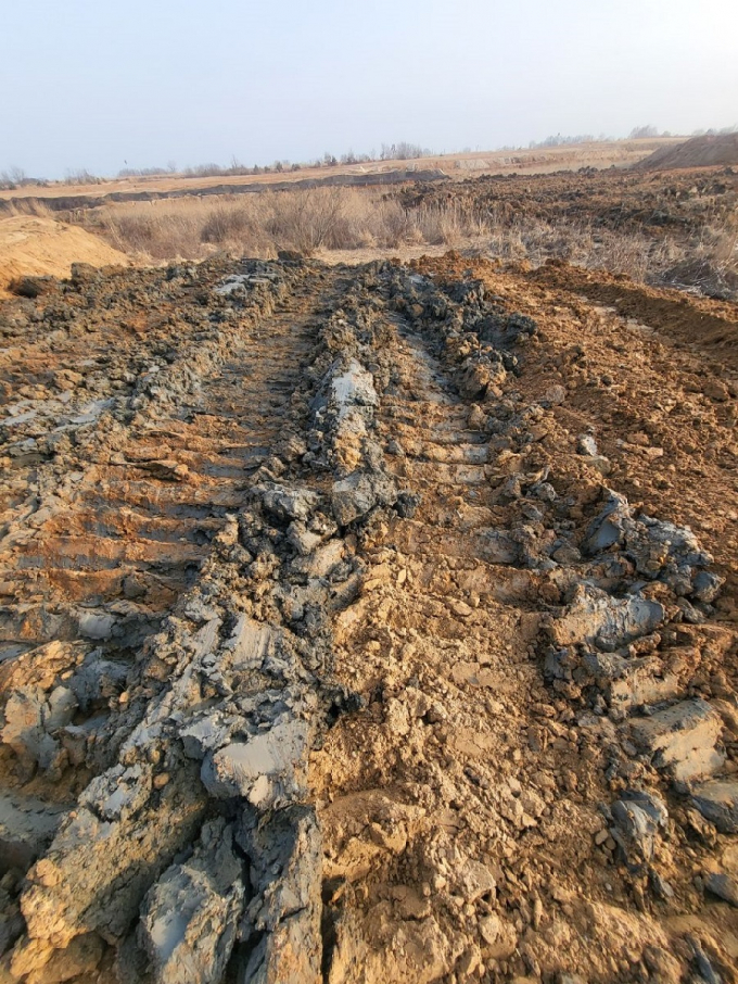 인천시 중구 운서동 1658-6번지 일대 영종하늘도시 유보지 현장에 불량한 흙을 반입한 모습./사진=장선영기자