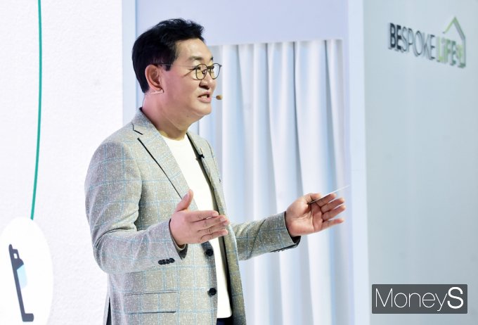 한종희 삼성전자 부회장이 21일 서울 을지로 커뮤니티하우스 마실에서 열린 '비스포크 라이프 미디어데이'에서 인사말을 하고 있다./ 사진=임한별 기자