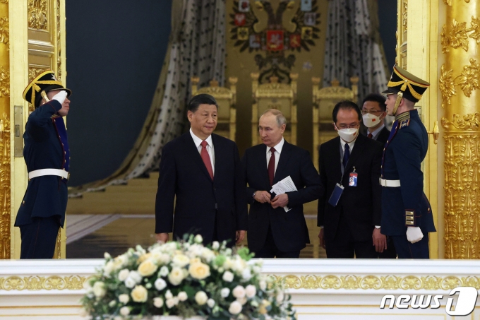 21일(현지시간) 오후 러시아 모스크바 크렘린궁에서 시진핑 중국 국가주석과 블라디미르 푸틴 러시아 대통령의 모습 2023.3.21 ⓒ 로이터=뉴스1 ⓒ News1 정윤미 기자