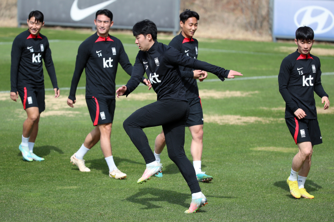위르겐 클린스만 감독이 이끄는 한국 축구대표팀이 22일 첫 전술 훈련을 했다. 사진은 한국 축구대표팀 주장 손흥민의 훈련 모습. /사진= 뉴스1