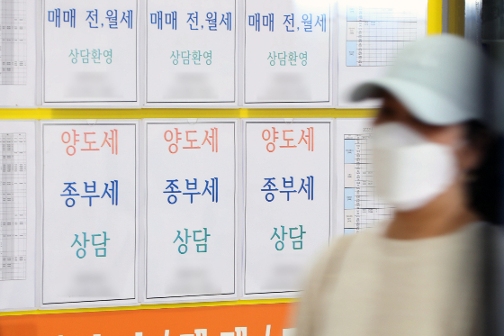 올해 공동주택 공시가격은 2005년 공동주택 공시가격 조사·산정 제도를 도입한 이후 가장 큰 하락이다. 이에 따라 올해 지역별로 모든 시·도의 공시가격이 하락한다.  /사진=뉴스1