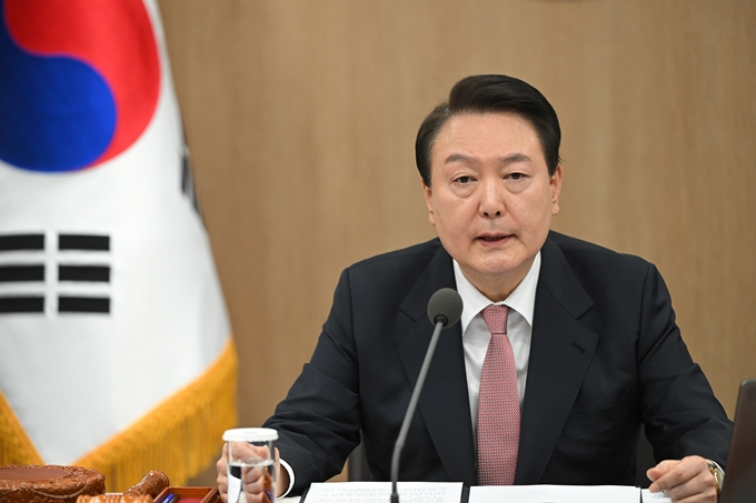 대통령실이 윤석열 대통령이 지난 방일 기간 중 일본 의원들과 만난 자리에서 일본산 멍게 수입 재개에 대한 요청을 받았다는 일본 언론 보도에 대해 "멍게라는 단어가 나온 적이 없다"고 일축했다. 사진은 지난 21일 용산 대통령실 청사에서 열린 국무회의에서 모두발언을 하는 윤 대통령. /사진=대통령실 제공