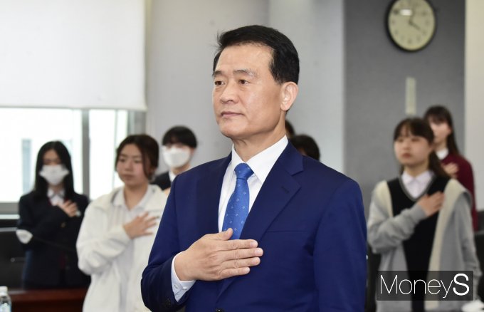 [머니S포토] sb다가가는 봉사단, 국민의례 갖는 이승로 성북구청장
