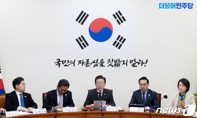 이재명 더불어민주당 대표가 22일 오전 서울 여의도 국회에서 열린 최고위원회의에서 발언을 하고 있다. 2023.3.22/뉴스1 ⓒ News1 이재명 기자
