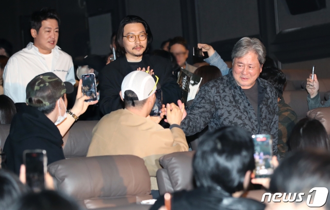 [사진] 최민식·이동휘·허성태, 팬들 만나러 왔어요