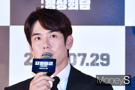  온라인 커뮤니티에 배우 유연석의 인성 의혹을 제기한 글을 남긴 작성자가 "저는 거짓말을 한 적이 없다"라며 입장을 밝혔다. 사진은 지난 2020년 서울 광진구 광장동 롯데시네마 건대입구에서 열린 영화 '강철비2: 정상회담'(감독 양우석) 언론 시사회에 참석한 배우 유연석. /사진=임한별 기자