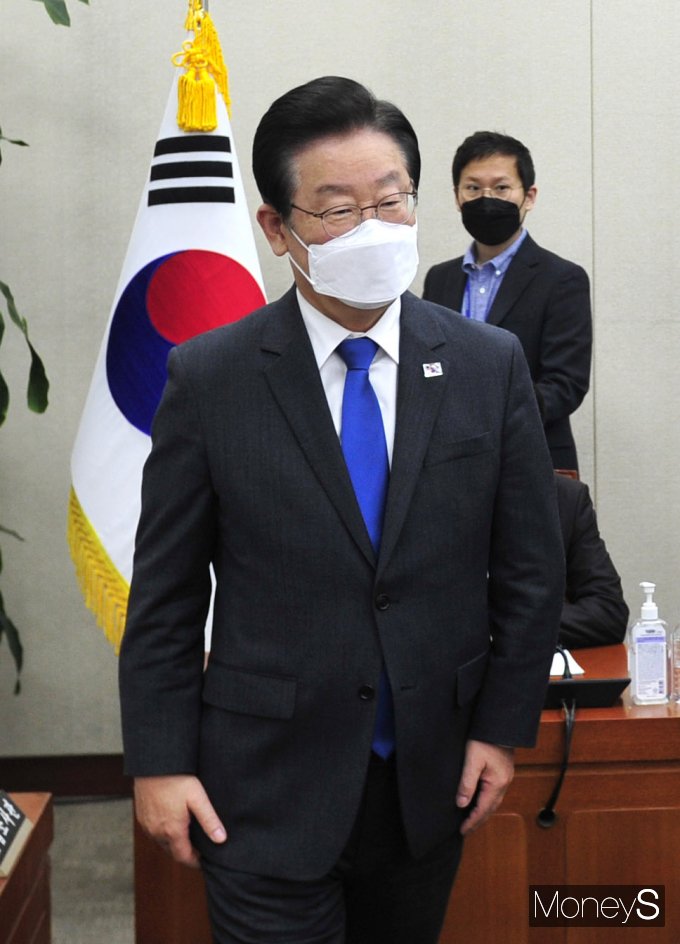 [머니S포토] 국방위 전체회의 참석하는 이재명 대표