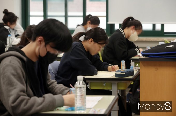 [머니S포토] 2024학년도 수능 첫 점검…3월 모의고사 실시