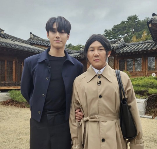 방송인 조세호와 이도현이 남다른 케미로 시선을 사로잡았다. /사진=조세호 인스타그램