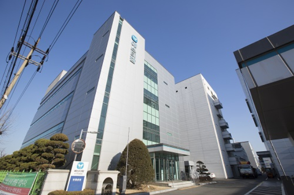 에스티팜, 아이진, 큐라티스 등 국내 바이오기업이 mRNA(메신저 리보핵산) 기반 백신 개발을 추진하고 있다. 하지만 개발 초기 단계여서 개발을 마치기까지는 시간이 오래 걸릴 것으로 예상된다. /사진=에스티팜