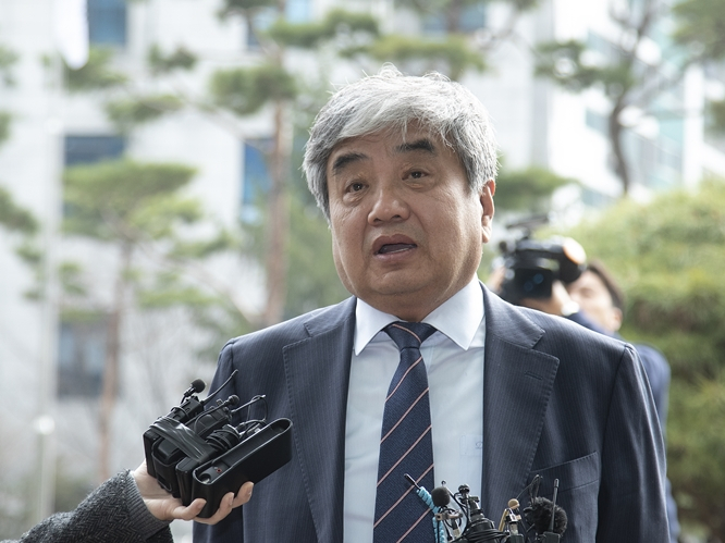 검찰이 한상혁 방송통신위원회(방통위) 위원장에 대한 구속 영장을 청구하는 방안을 검토 중인 것으로 알려진 가운데 방송통신위원회 주도권을 잡기 위한 여야의 셈법이 복잡해졌다. 사진은 한 위원장. /사진=뉴스1