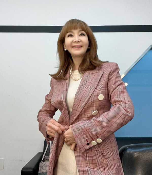 쇼호스트 유난희가 화장품 판매 라이브 방송 진행 중 고인이 된 코미디언을 언급한 것에 대해 사과했다. /사진=유난희 인스타그램