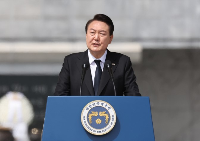 윤석열 대통령이 제8회 서해수호의 날을 맞아 "서해수호 용사들은 북한의 도발에 맞서 우리국민의 자유를 지킨 영웅들"이라고 밝혔다. 사진은 24일 대전 유성구 국립대전현충원에서 열린 제8회 서해수호의 날 기념식에서 기념사하는 윤 대통령. /사진=대통령실통신사진기자단
