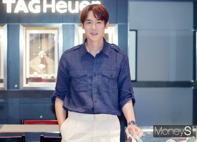 배우 유연석이 인성 폭로글에 대해 고소장을 접수하며 강경 대응에 나섰다. 사진은 지난 2021년 7월 서울 강남구 선릉로 태크호이어 청담 부티크에서 열린 스위스 시계 브랜드 태그호이어의 '아쿠아레이서 프로페셔널 300' 론칭 기념 포토월에 참석한 배우 유연석. /사진=임한별 기자