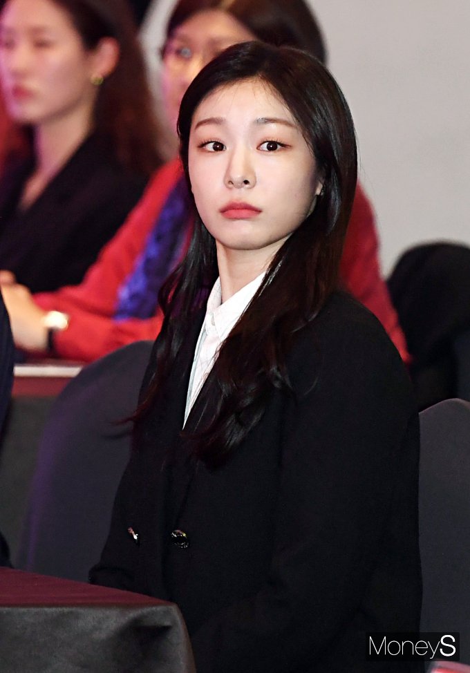 [머니S포토] 김연아 '플래시 세례에 깜짝 놀란 눈'