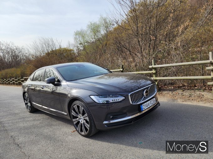 볼보자동차의 대형세단 S90 B6 AWD /사진=박찬규 기자