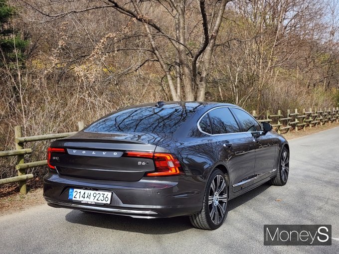 볼보자동차의 대형세단 S90 B6 AWD /사진=박찬규 기자