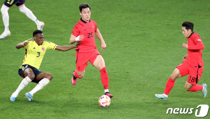 오현규가 24일 오후 울산 문수축구경기장에서 열린 축구 국가대표 평가전 대한민국과 콜롬비아의 경기 후반전, 드리블을 하고 있다. 2023.3.24/뉴스1 ⓒ News1 조민주 기자