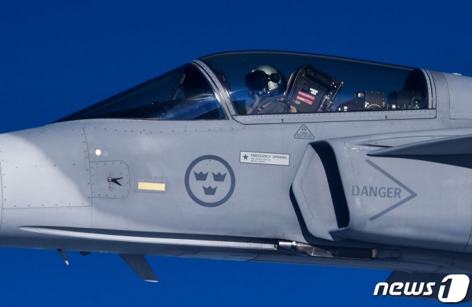 22(ð) 븣   Ʒ   A330 װⰡ  ׸ ⿡   ϰ ִ.  AFP=1  News1 쵿 