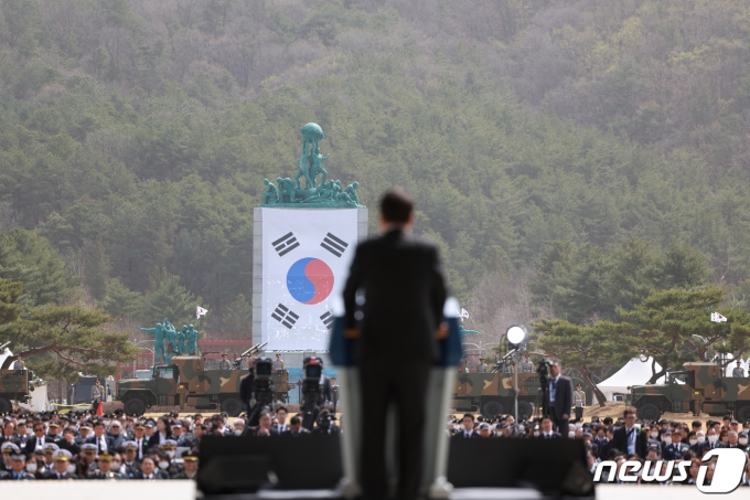 윤석열 대통령이 24일 국립대전현충원에서 열린 제8회 서해수호의 날 기념식에 참석해 기념사를 하고 있다. (대통령실 제공) 2023.3.24/뉴스1 ⓒ News1 안은나 기자