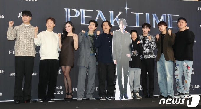 배우 이승기(왼쪽부터),와안무 디렉터 심재원, 가수 티파니 영, 박재범, 마건영 PD, 박지예 PD, 가수 이기광, 김성규, 프로듀서 라이언전/뉴스1 ⓒ News1