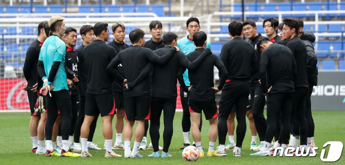 [사진] 우루과이전 대비하는 축구대표팀 선수들