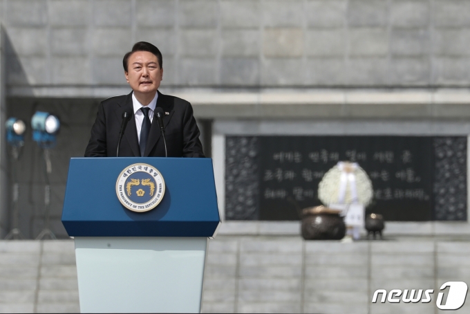 윤석열 대통령이 지난 24일 국립대전현충원에서 열린 제8회 서해수호의 날 기념식에서 기념사를 하고 있다. (대통령실 제공) 2023.3.24/뉴스1 ⓒ News1 안은나 기자
