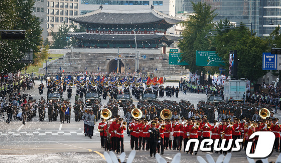 지난 2013년 10월1일 열린 건군 제65주년 국군의 날 기념 시가행진. 2013.10.1/뉴스1