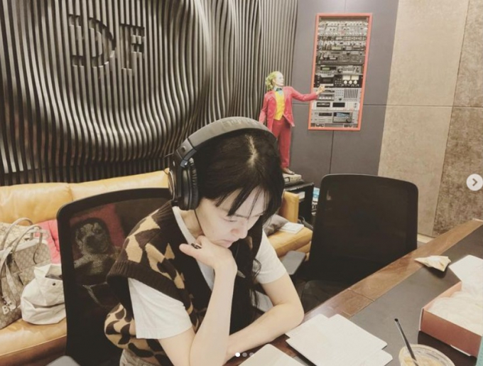 김윤아가 다음 달 7일 라이브 앨범 '행복한 사랑은 없네'를 발매한다. /사진=김윤아 인스타그램