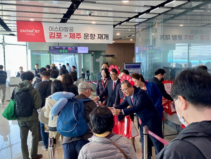 26일 이스타항공이 26일 김포에서 제주로 향하는 상업 운항을 재개했다. /사진=뉴스1