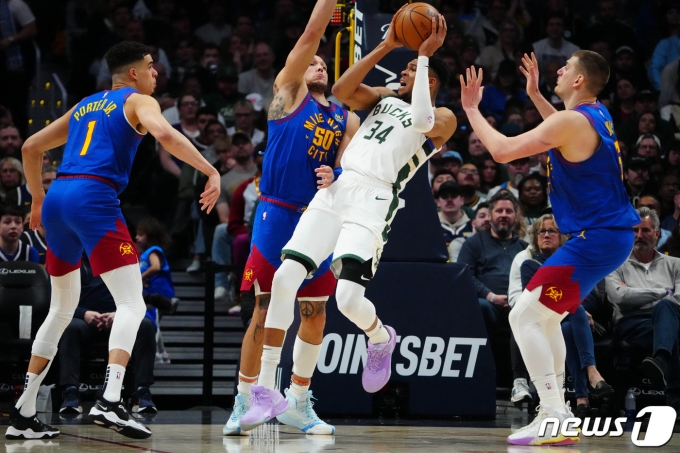 NBA 덴버가 밀워키를 꺾고 3연승을 달렸다.ⓒ 로이터=뉴스1