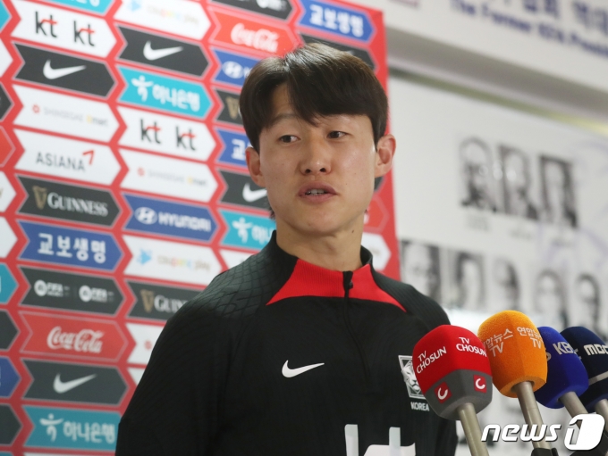 [사진] 취재진 질문 받는 이재성