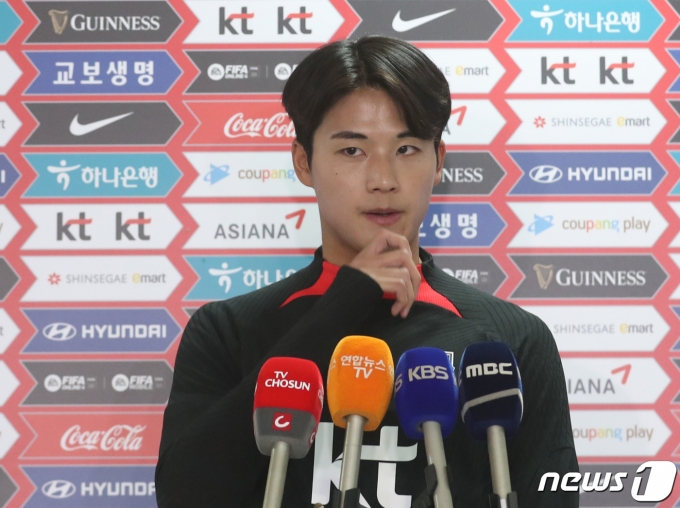 [사진] 취재진 질문 받는 설영우