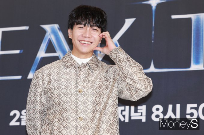 가수 겸 배우 이승기가 본격적인 새 출발을 예고했다.사진은 지난달 15일 서울 마포구 상암동 스탠포드호텔 서울에서 열린 JTBC 신규 예능 '피크타임'(PEAK TIME)의 제작발표회에 참석한 배우 이승기. /사진=임한별 기자 