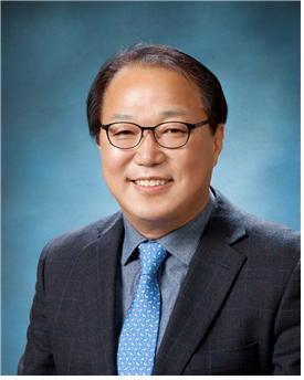 한국부동산학박사회 제11대 회장 이철규 박사(우리그룹 회장)