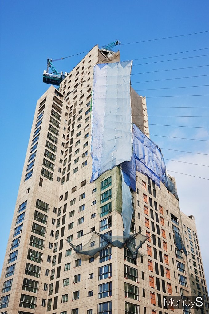 지난해 1월 11일 붕괴된 광주 화정동 아이파크 공사 현장에서 정상화 작업이 한창이다/사진=HDC현대산업개발 제공.