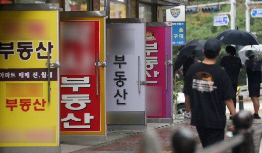한국부동산원에 따르면 지난 2월 말 강남구 아파트 평균 전셋값은 9억7180만원으로, 전월(10억1788만원) 대비 4608만원(4.5%) 하락했다. /사진=뉴스1