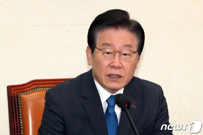 이재명 더불어민주당 대표가 27일 오전 서울 여의도 국회에서 열린 최고위원회의에서 모두발언을 하고 있다. 2023.3.27/뉴스1 ⓒ News1 황기선 기자