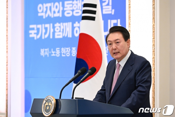윤석열 대통령이 23일 청와대 영빈관에서 열린 복지·노동 현장 종사자 초청 오찬에서 발언하고 있다. (대통령실 제공) 2023.3.23/뉴스1 ⓒ News1 오대일 기자