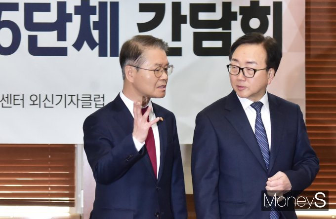[머니S포토] 노동부 이정식 