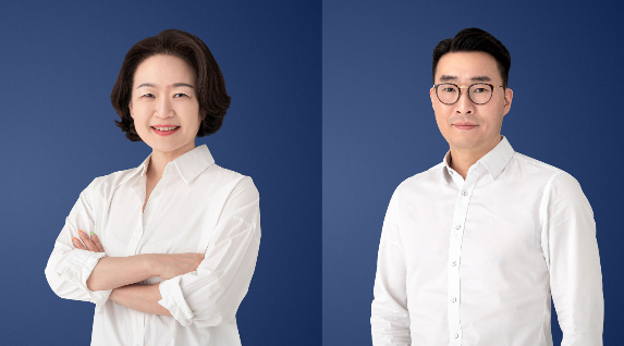 쿠팡이 리테일 사업부를 각 부문별 대표 체제로 바꾼다. 사진은 윤혜영(왼쪽)·이병희 쿠팡 리테일 부문 대표. /사진제공=쿠팡
