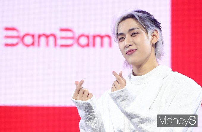 [머니S포토] 뱀뱀 '달콤한 눈빛'