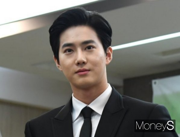 수호는 1억원 상당의 협찬 받은 신발을 돌려주지 않았다는 소문의 피해자가 됐다. 사진은 지난 2019년 7월24일 서울 중구 한국프레스센터에서 열린 '제7회 순천만세계동물영화제' 홍보대사 위촉식에 참석한 수호. /사진=장동규 기자